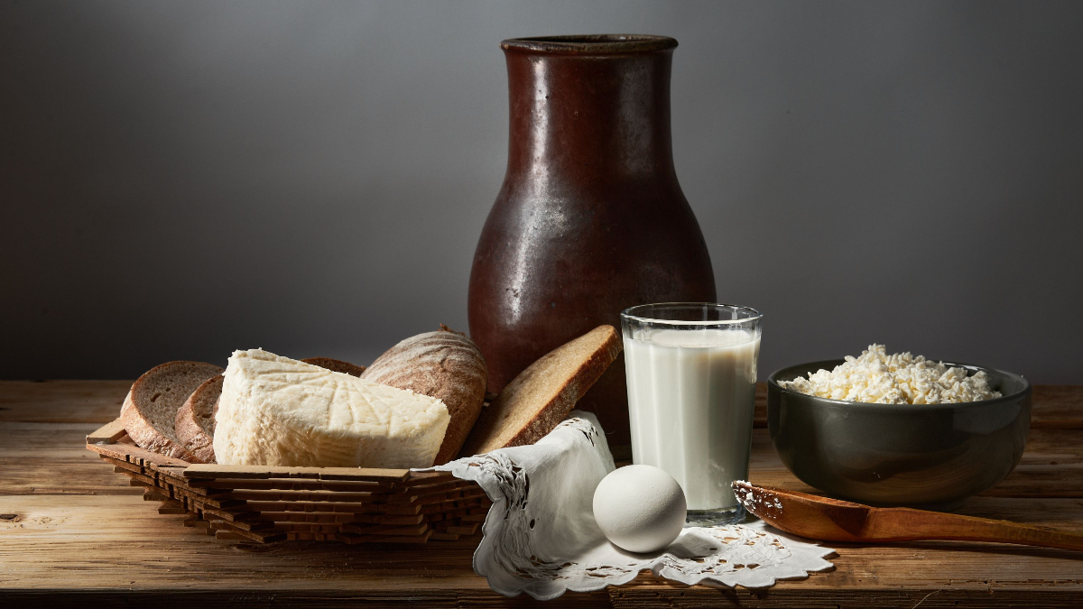 Vitamin B12 Sources: What Can Vegetarians and Non-Vegetarians Eat?