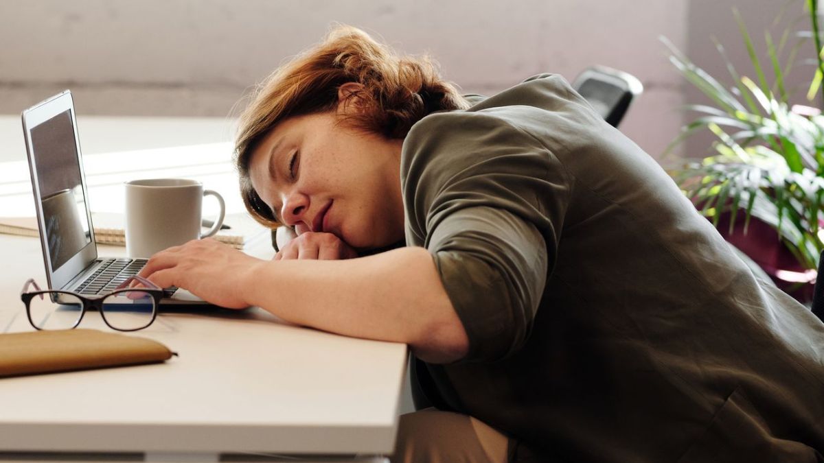 Why Do I Feel Sleepy and Heavy After Lunch?