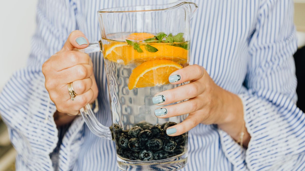 Detox Water Benefits: Can They ‘Cleanse’ or Reset Your Gut?