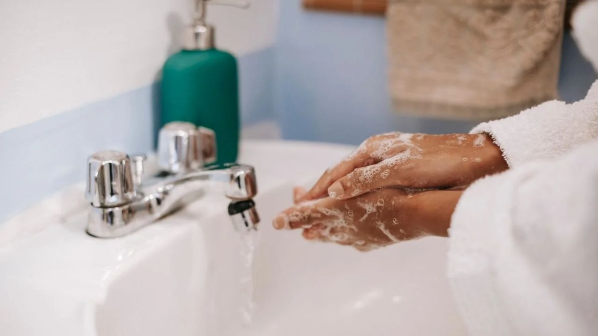 How to Wash Your Hands Before Eating: A Festival Food Safety Guide